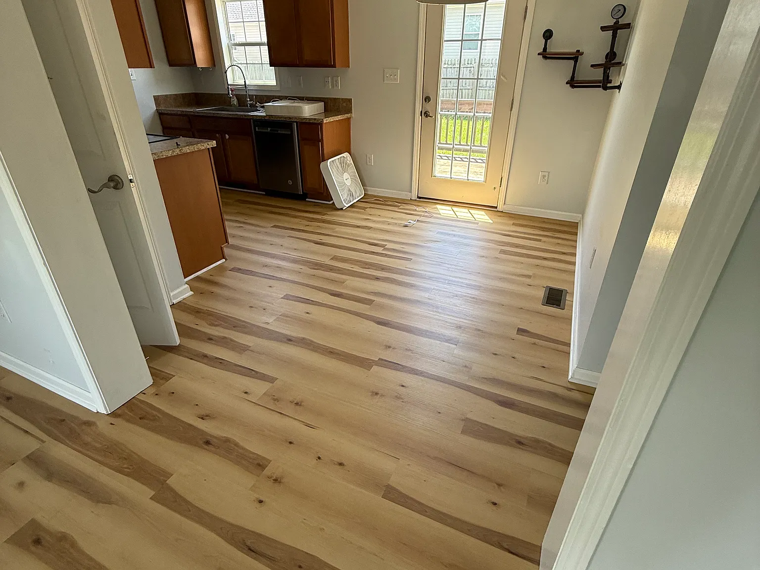 3 bed, 1008 sqft, $2,200 — Photo 3