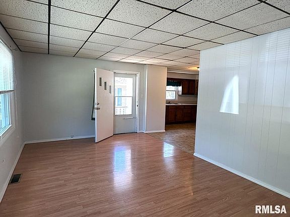 4th image of 2027 Herbert St