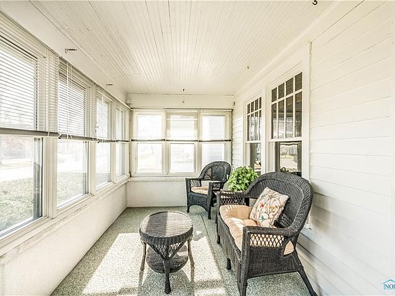 3rd image of 542 Rawson Ave