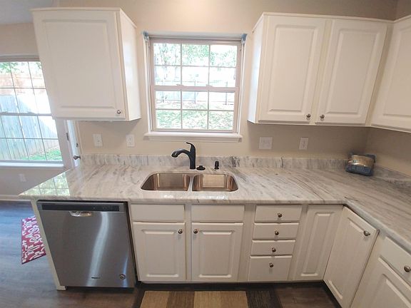 3rd image of 2825 Greenway Ct