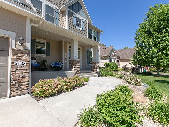 5th image of 2923 Aspen Lake Dr NE