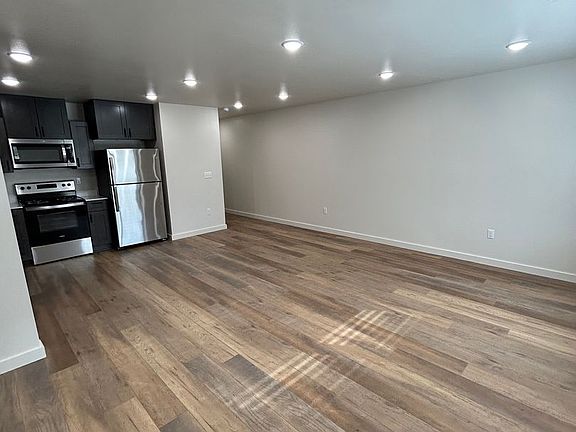 3rd image of 707 W 12th St #A