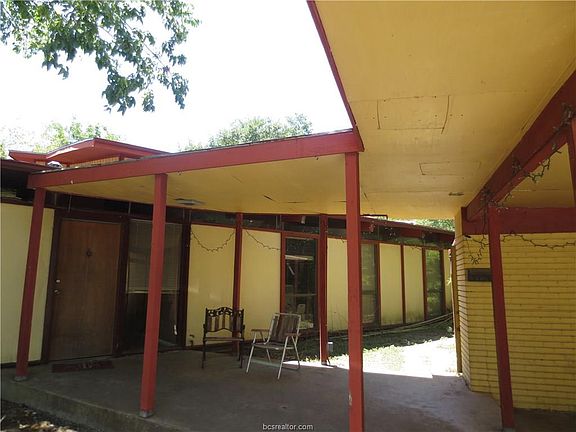 2nd image of 1106 Langford St