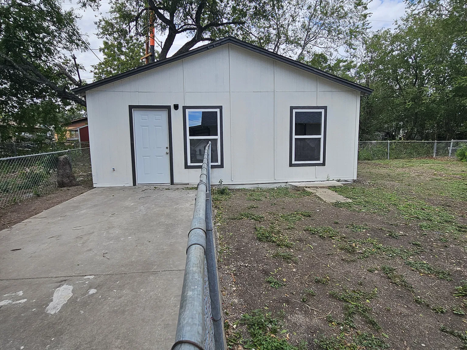 1 bed, $1,000 — Photo 1