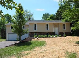 2555 Ranfield Rd, Mogadore, OH 44260