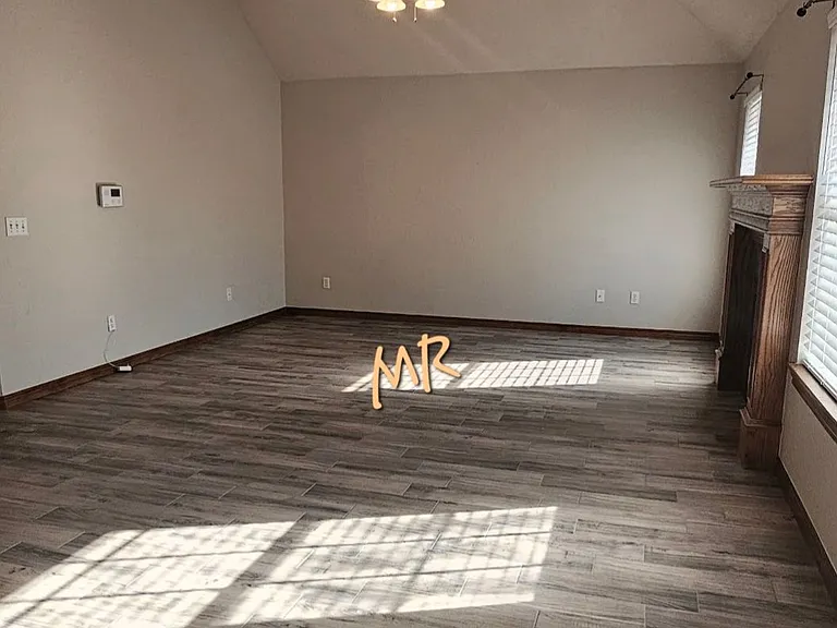 624 E Katelyn Ln — Photo 3
