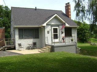 164 5th St, Mount hope, WV 25880