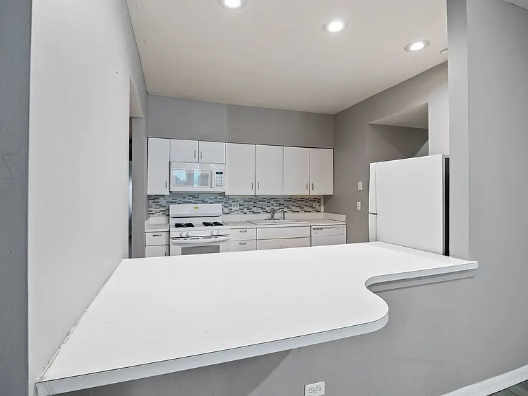 730 W Schubert Ave #G — Photo 8