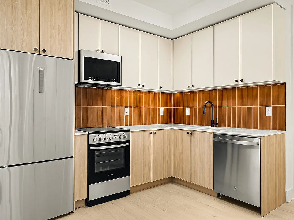 1st image of 733 Lincoln Pl #5205
