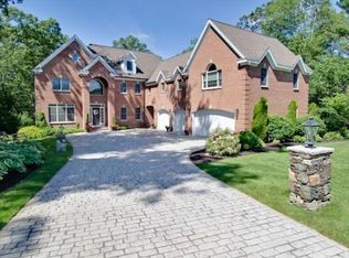 2 Taylor Ter, Lynnfield, MA 01940