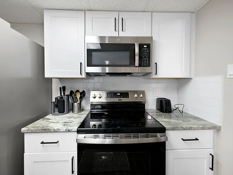 E Avenue J — Photo 6