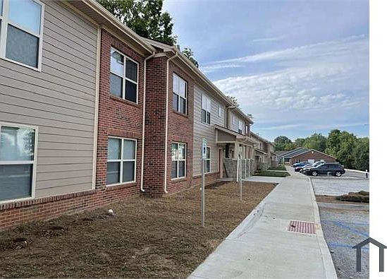 2nd image of 1824 Hill Rise Dr #100