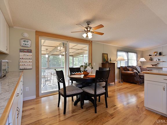 5th image of 232 McMaster Rd