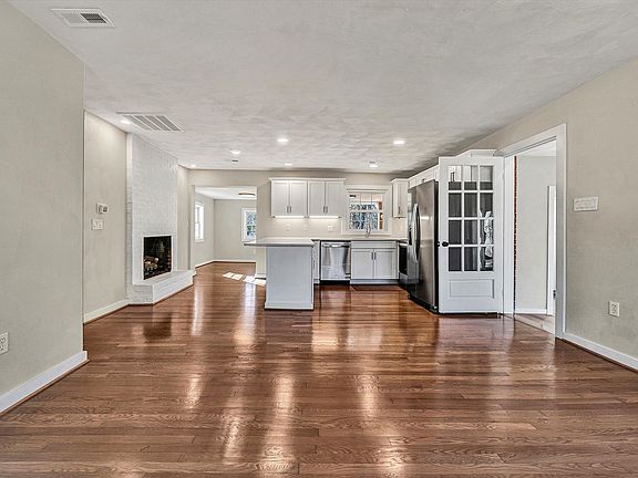 4th image of 4883 Edwardsville Rd