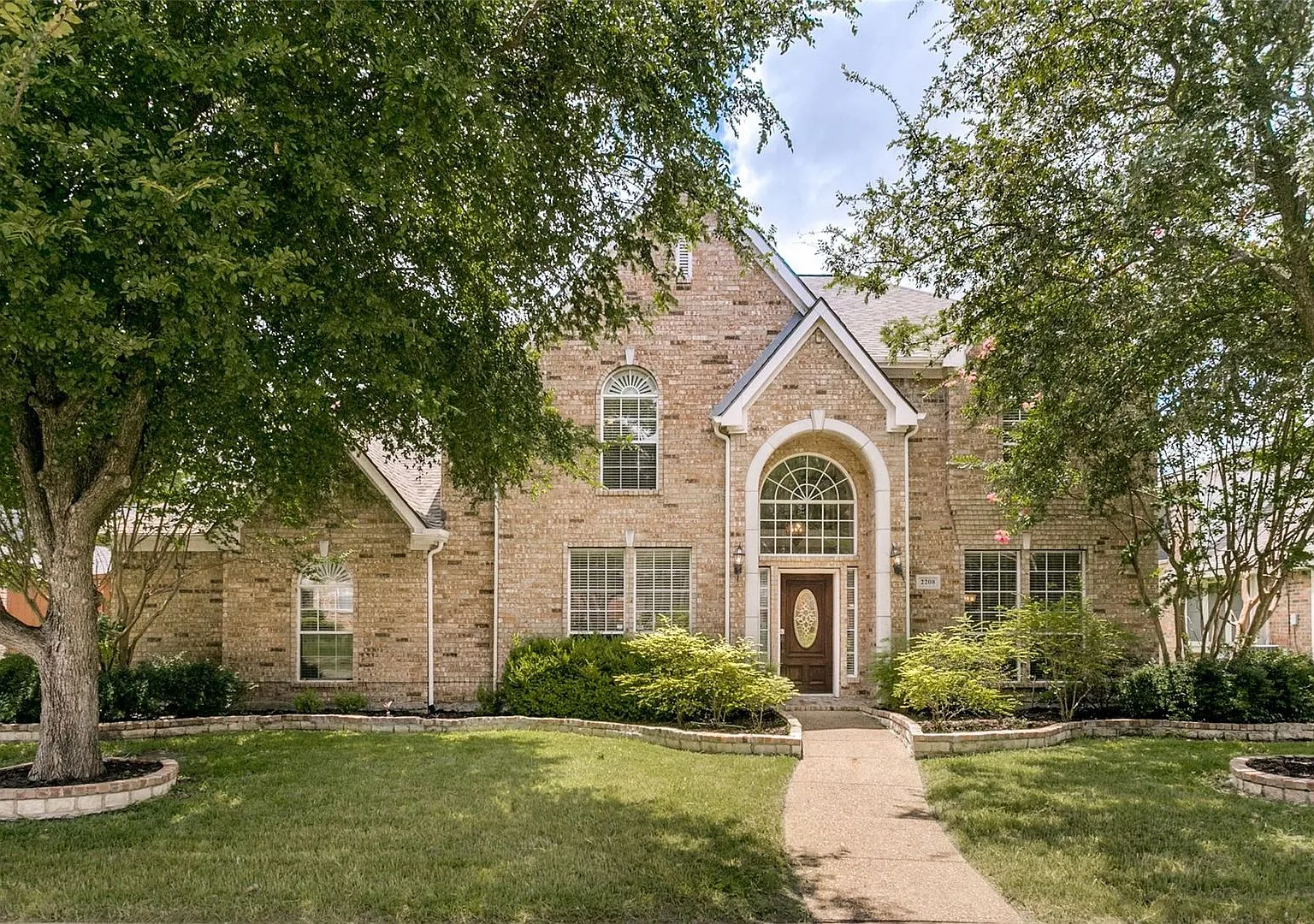 Live in this Luxurious and Majestic beauty located in heart of Plano with Exemplary PISD . 4 beds... — Photo 1