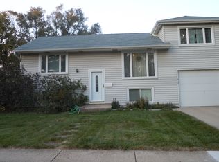 410 Winthrop Ave, Glendale Heights, IL 60139