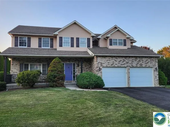 2755 Destiny Ln, Easton, PA 18040