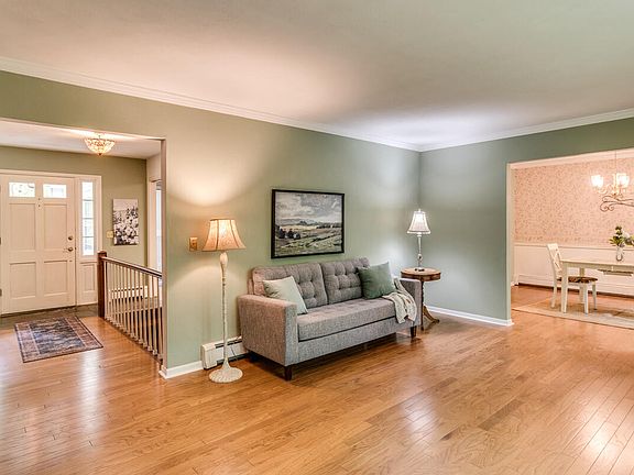 4th image of 867 Sylvan Dr