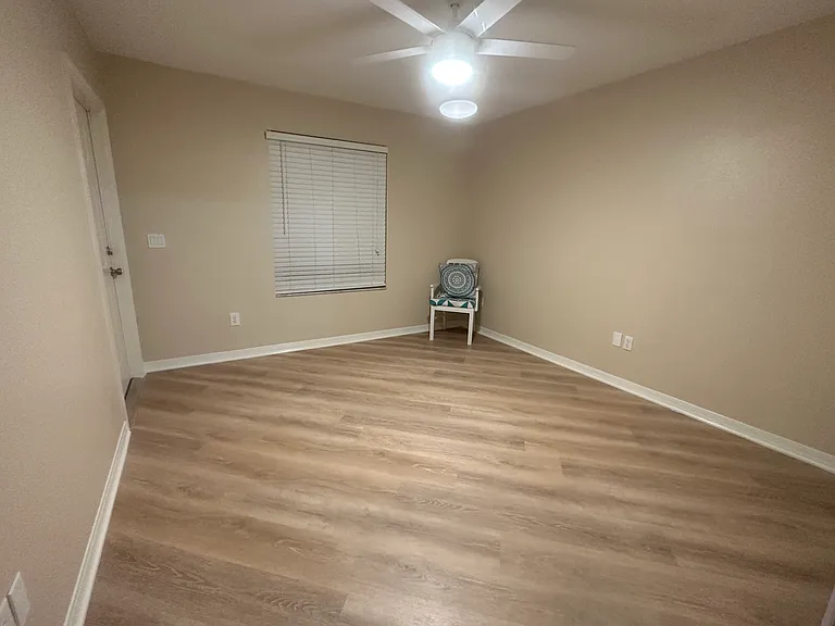 715 Hudson Ln — Photo 11