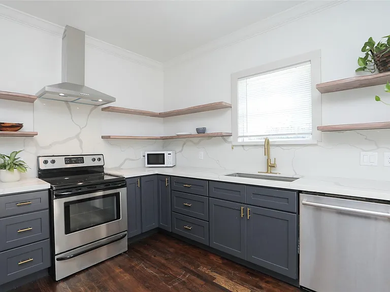 1244 W 21st St — Photo 18