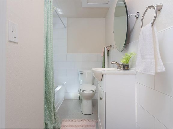 4th image of 2819 E Queen Ave