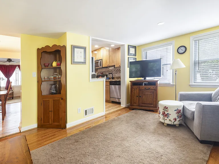 1815 Belvedere Blvd — Photo 11