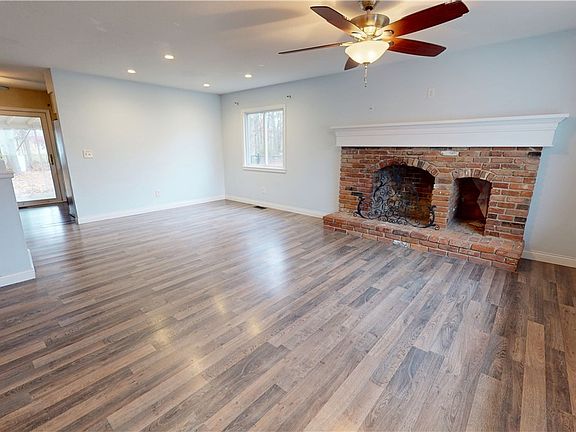 3rd image of 331 Trailwood Dr