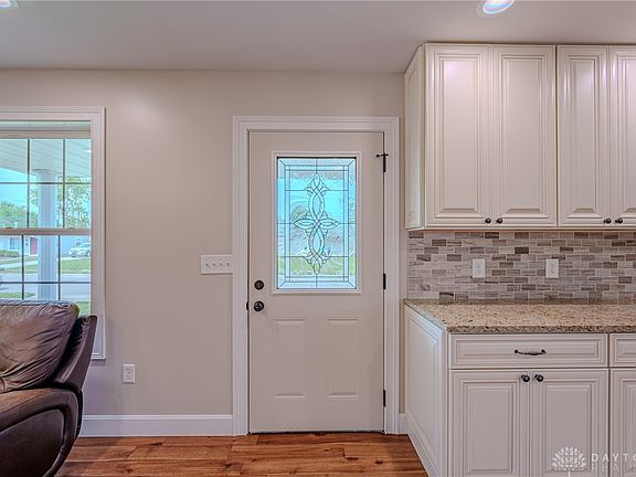 4th image of 332 Galewood Dr