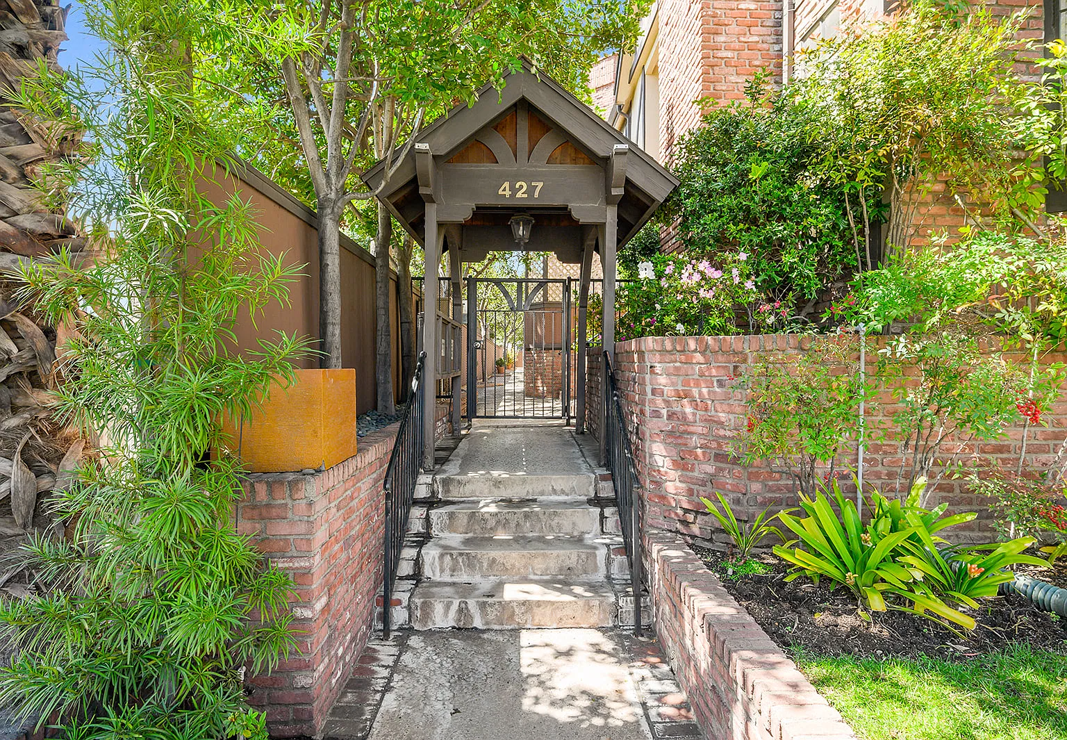 3 bed, 2.5 bath, 1914 sqft, $5,850 — Photo 3