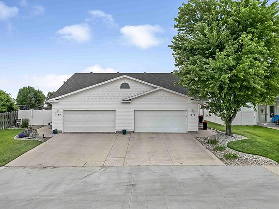 4th image of 1646 19th Ave E