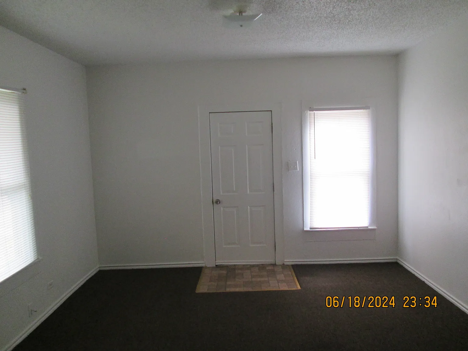1107 N Wilhite Street — Photo 3
