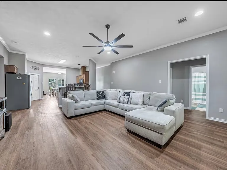 903 Whitewing Ln — Photo 2