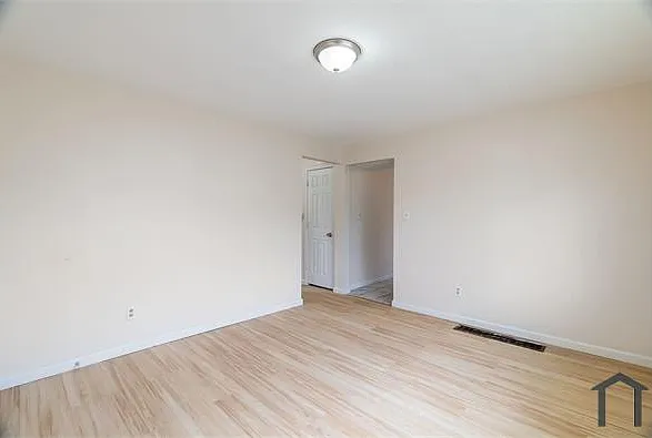 3 bed, 980 sqft, $1,500 — Photo 2