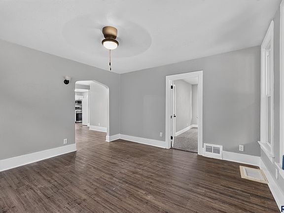5th image of 1902 S Spring Ave