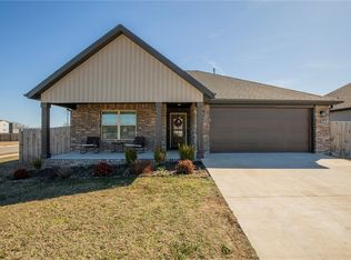 3209 N Ethan Dr, Siloam Springs, AR 72761