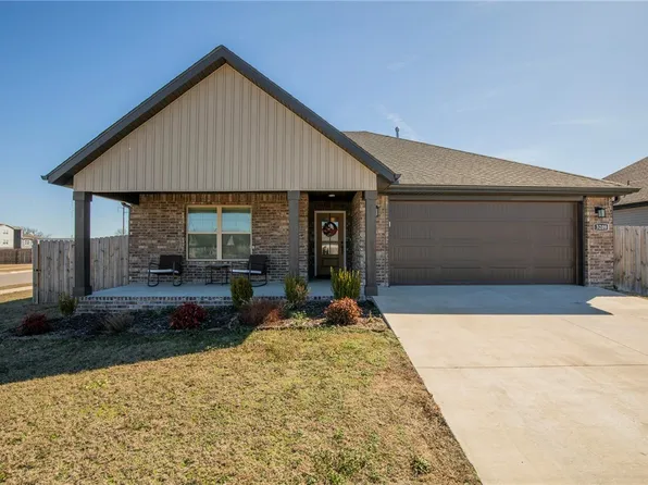 3209 N Ethan Dr, Siloam Springs, AR 72761