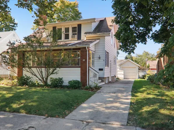 521 Kreitzer Ave, Bloomington, IL 61701