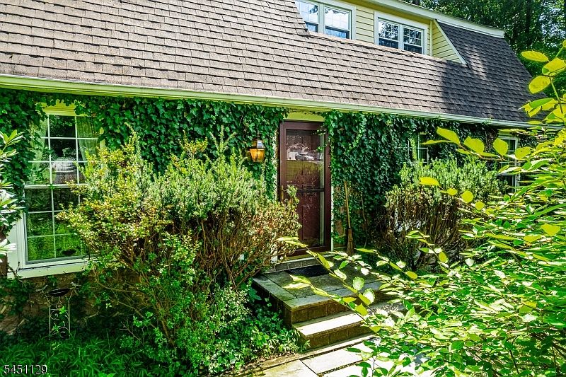 1st image of 5 Pepper Ln