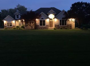 18627 N Fruitport Rd, Spring Lake, MI 49456
