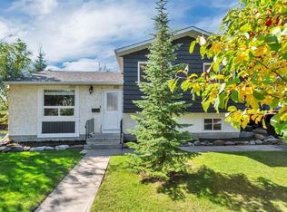 54 E Lakeview Cres, Sylvan Lake, AB T4S 1J7