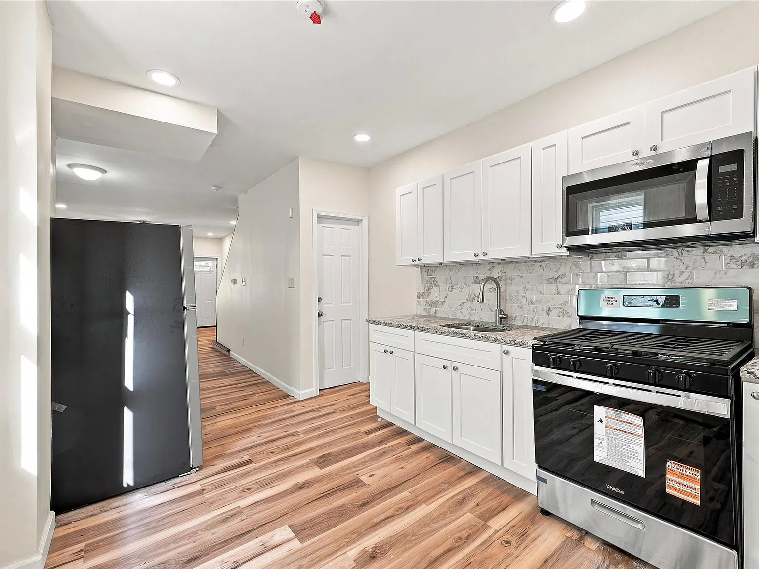 Gorgeous Home Available Now! — Photo 4