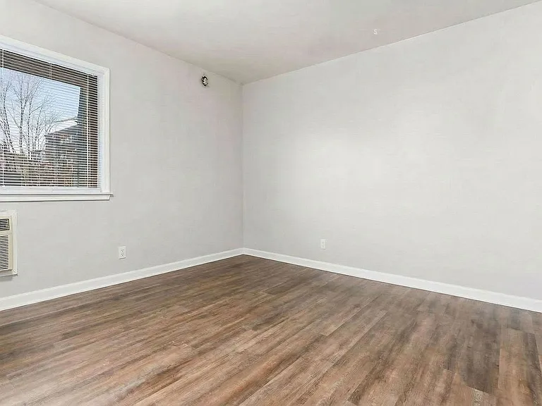 80 W. Lane Avenue — Photo 7
