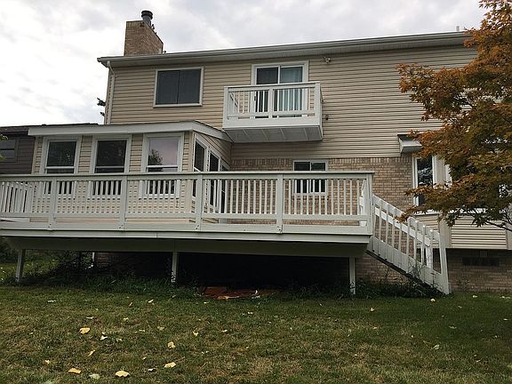 3rd image of 41935 Greenwood Dr