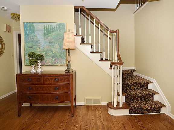 3rd image of 150 Drury Ln