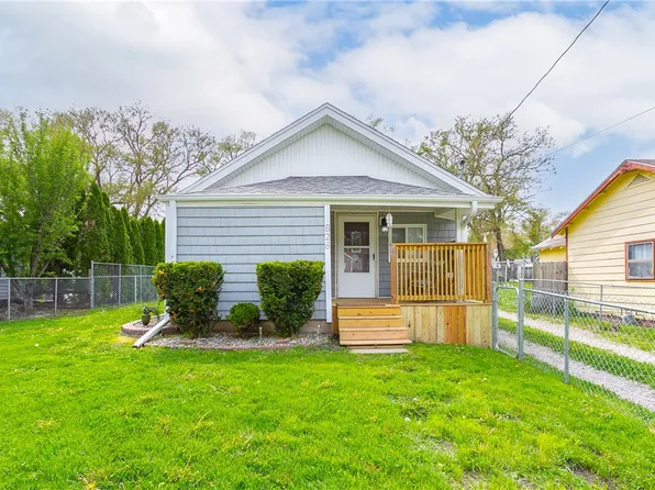 828 E 27th St, Des Moines, IA 50317
