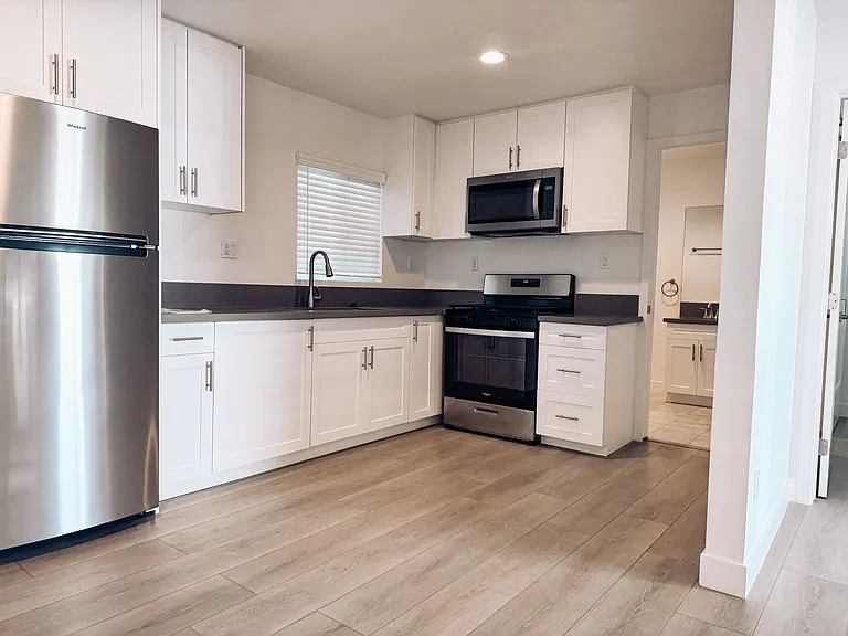Harbor Blvd Apts. — Photo 8