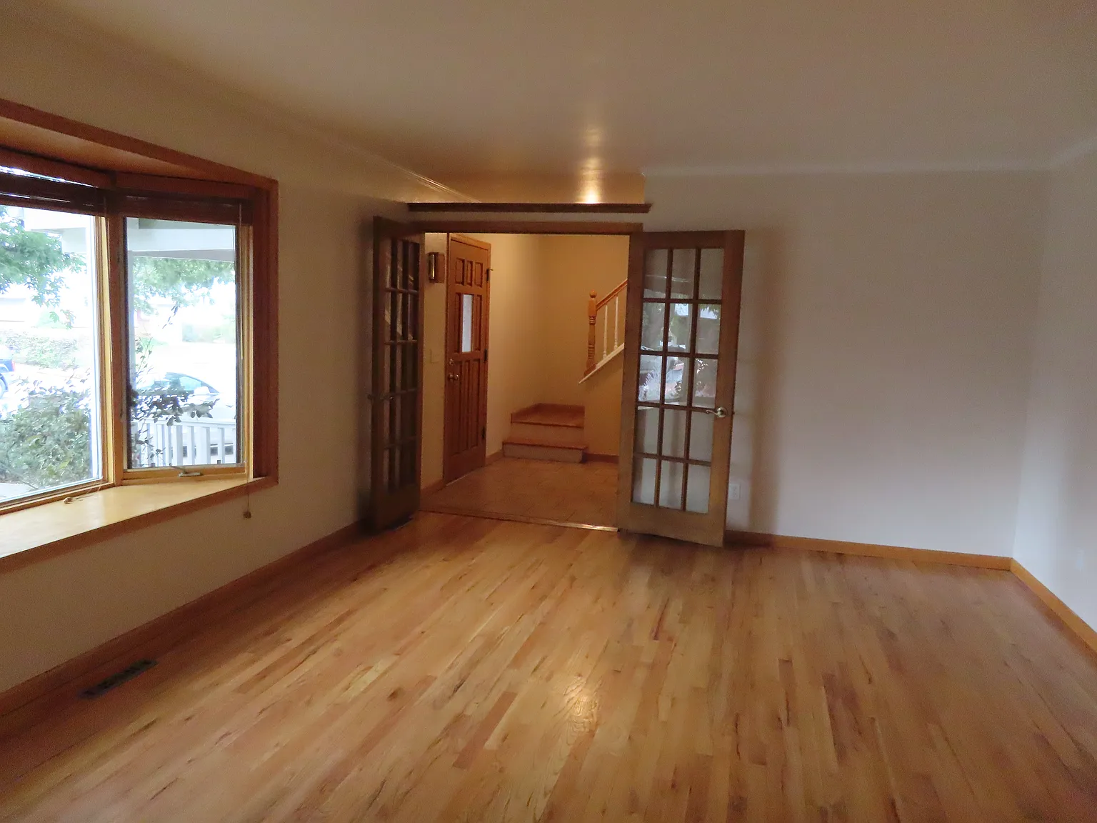 5 bed, 2700 sqft, $4,500 — Photo 3