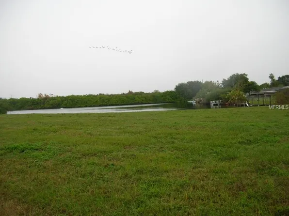 3143 Jackson Dr, Holiday, FL 34691