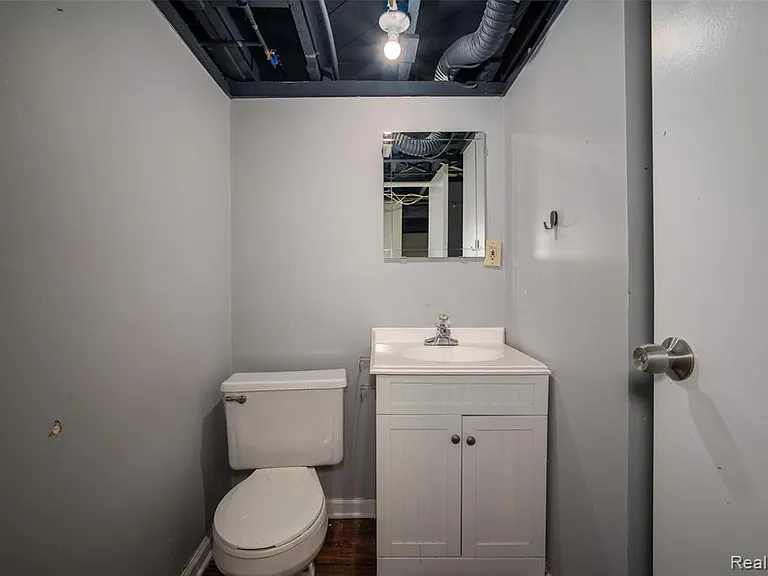 21328 Audette St — Photo 11