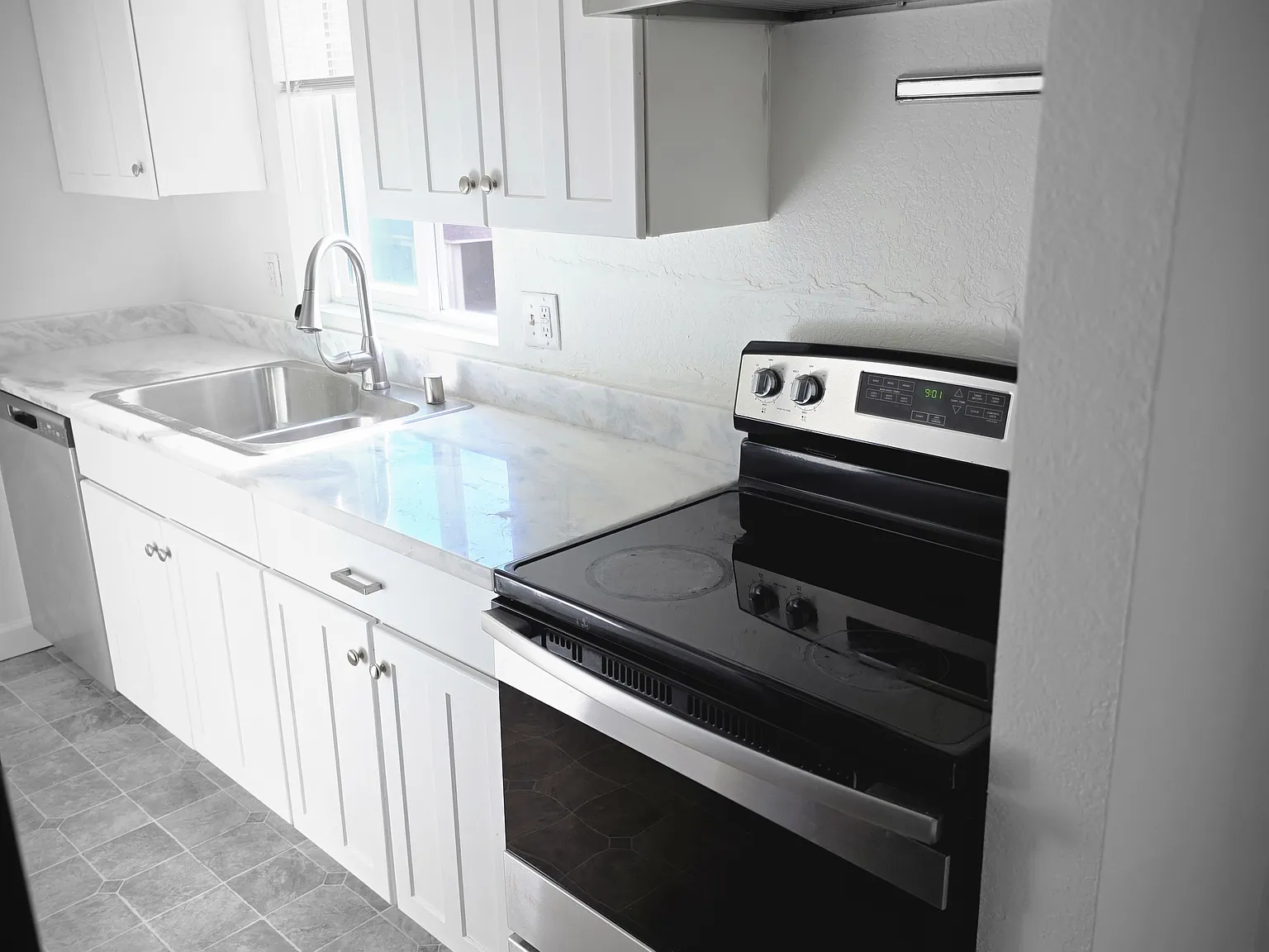 2 bed, 1061 sqft, $2,350 — Photo 4